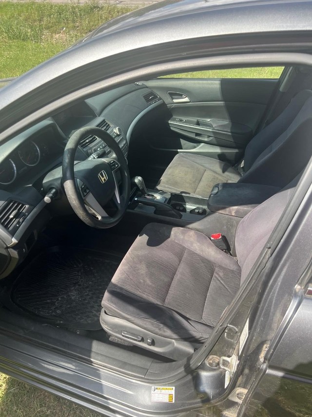 Honda Accord Sedan Vehicle Full-screen Gallery Image 08