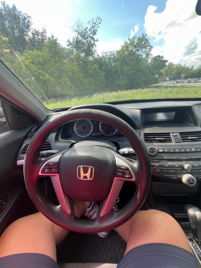 Honda Accord Sedan Vehicle Full-screen Gallery Image 10