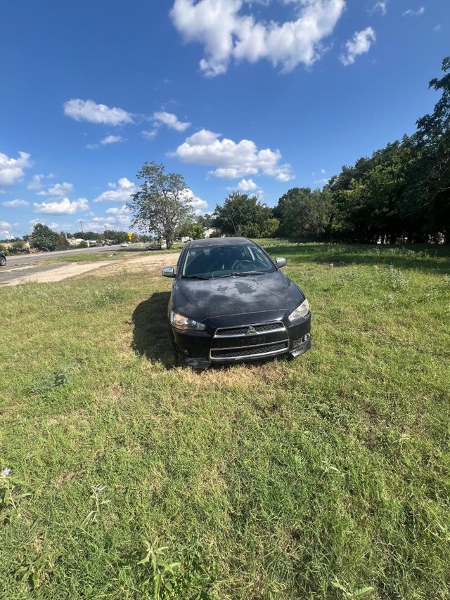 Mitsubishi Lancer Vehicle Full-screen Gallery Image 02