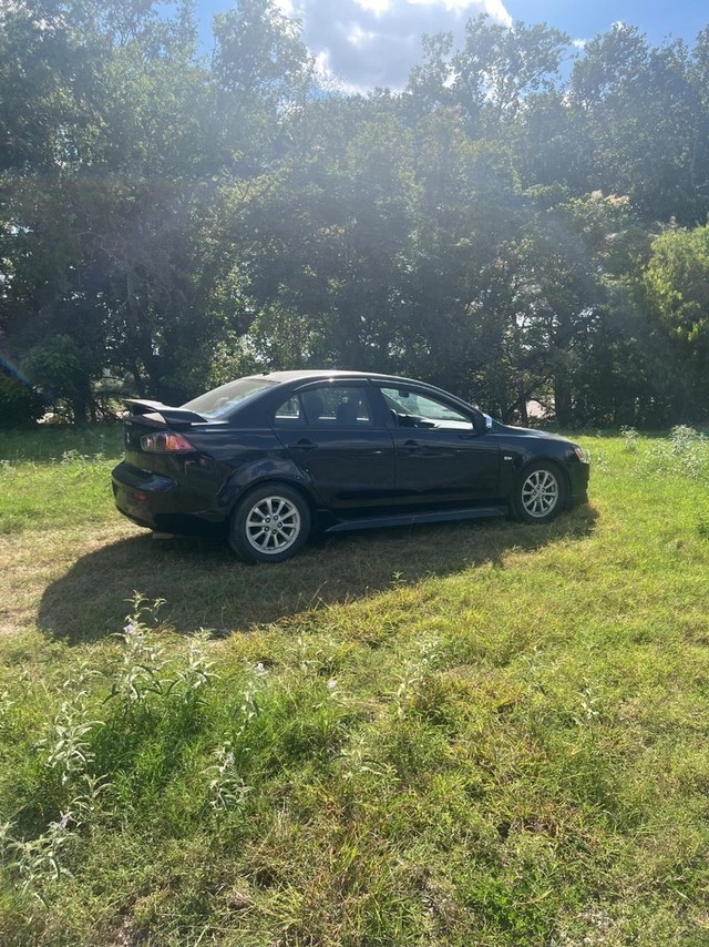 Mitsubishi Lancer Vehicle Full-screen Gallery Image 03