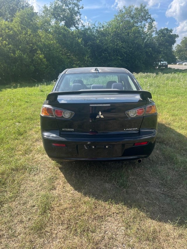 Mitsubishi Lancer Vehicle Full-screen Gallery Image 05