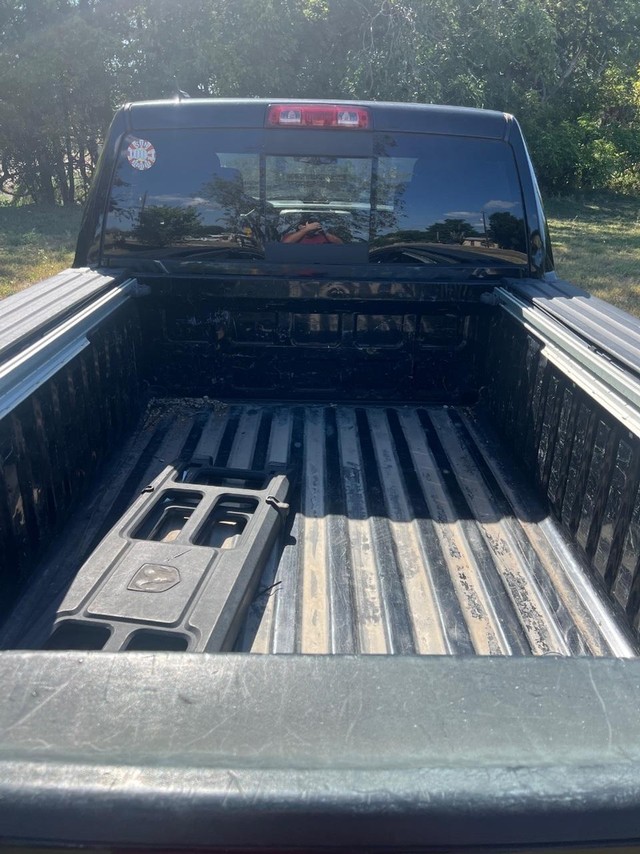 Ram 1500 Vehicle Full-screen Gallery Image 06