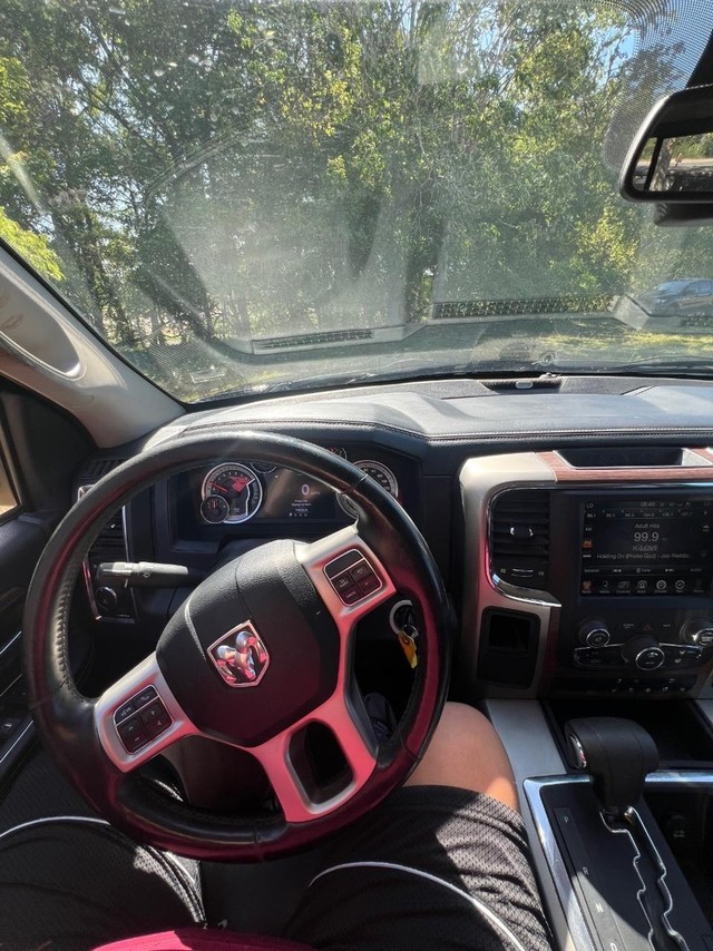 Ram 1500 Vehicle Full-screen Gallery Image 11