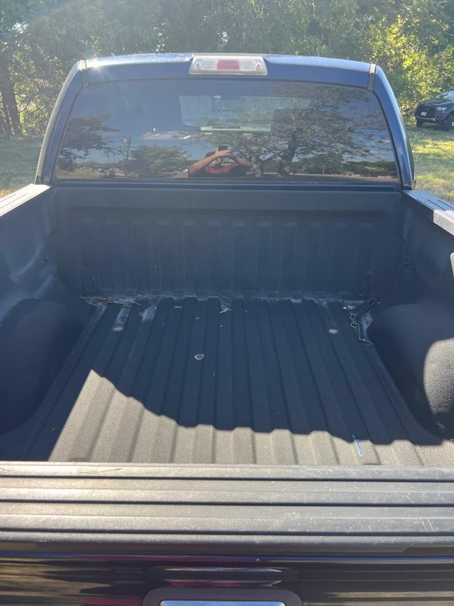 Ford F-150 Vehicle Full-screen Gallery Image 07