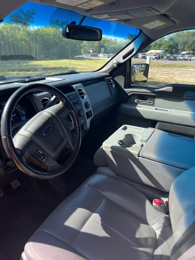 Ford F-150 Vehicle Full-screen Gallery Image 11