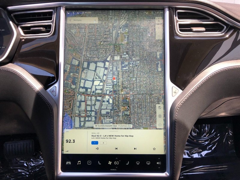 2015 Tesla Model S 70D photo