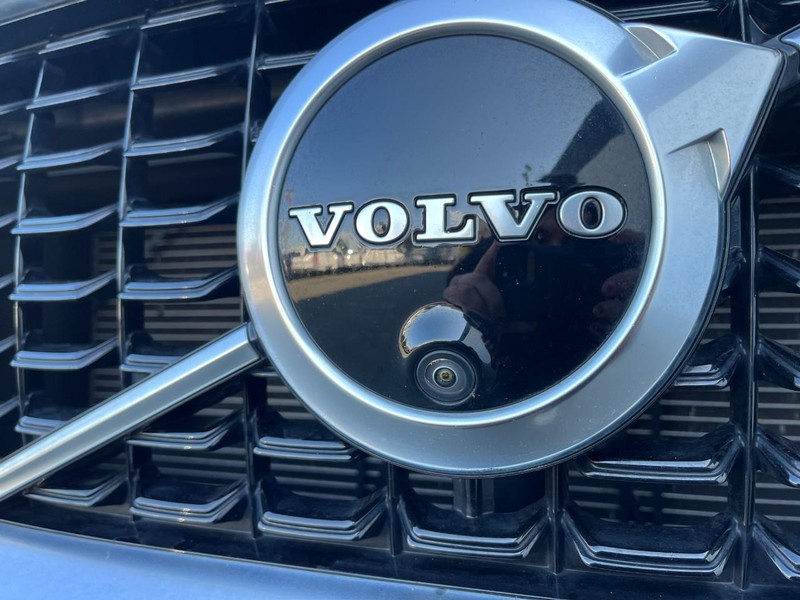 2020 Volvo XC90 R-Design photo