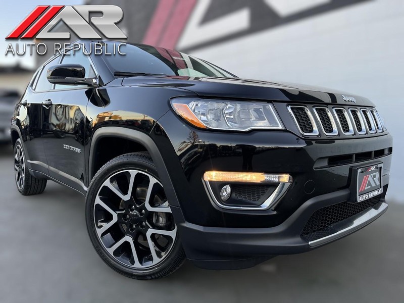 The 2018 Jeep Compass 2WD Limited photos