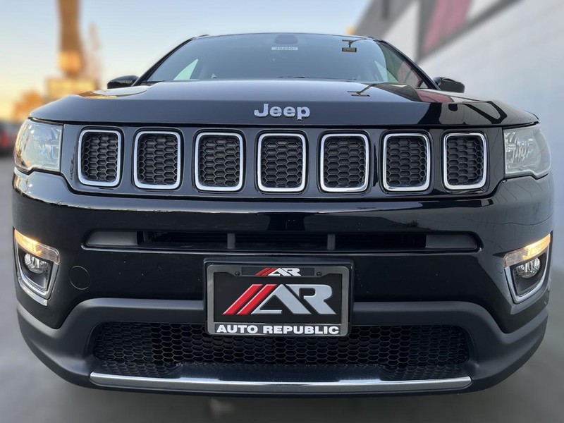 2018 Jeep Compass 2WD Limited photo