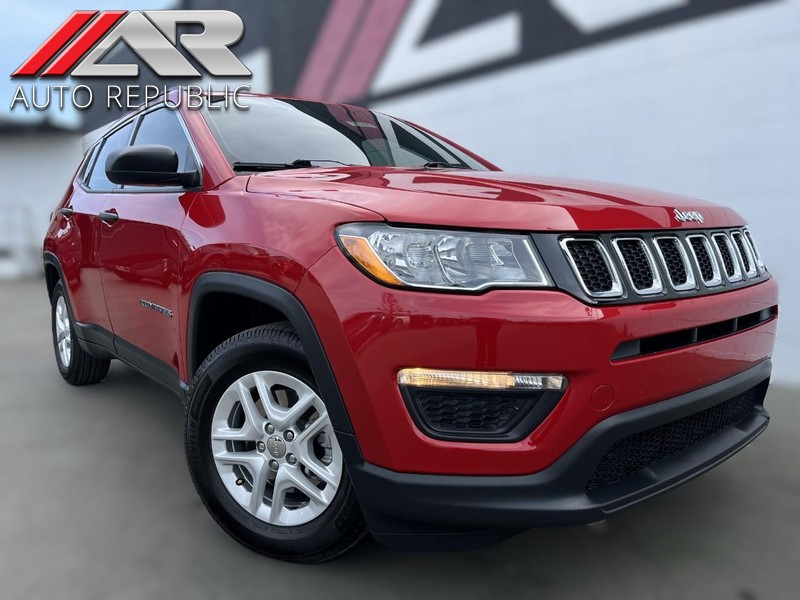 The 2019 Jeep Compass 2WD Sport photos