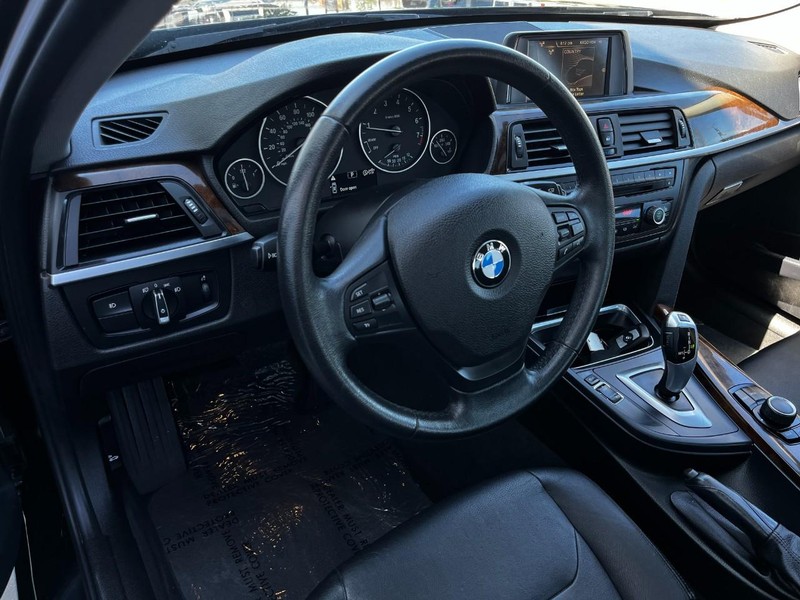 2015 BMW 3-Series 320i xDrive photo
