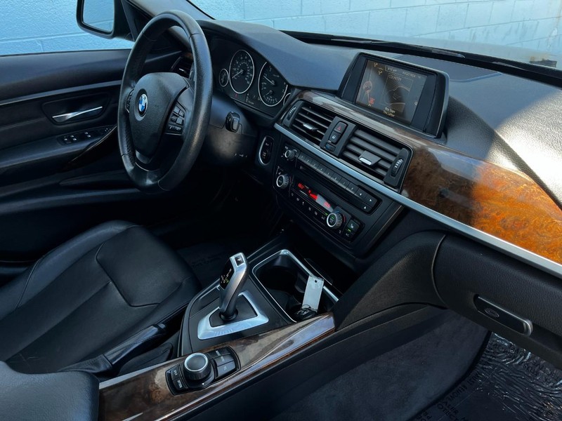 2015 BMW 3-Series 320i xDrive photo