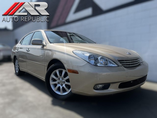 Lexus ES 330 Sedan w/HID Headlamps & Premium sound - 2004 Lexus ES 330 Sedan w/HID Headlamps & Premium sound - 2004 Lexus Sedan w/HID Headlamps & Premium sound