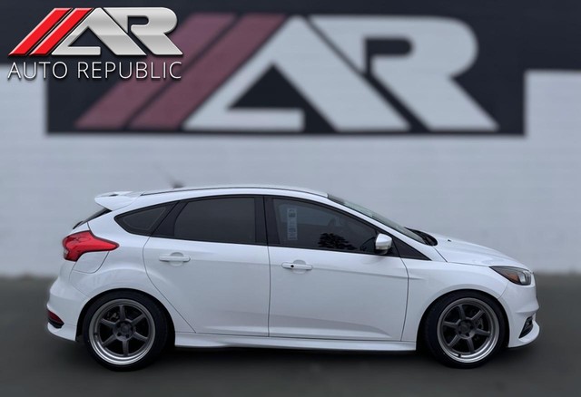 more details - ford focus hatchback