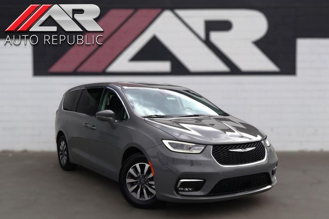 2022 Chrysler Pacifica Hybrid Touring L at Auto Republic in Fullerton CA