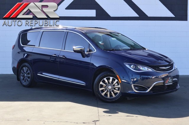 2019 Chrysler Pacifica Hybrid Limited 4WD w/Advanced SafetyTec Group at Auto Republic in Cypress CA