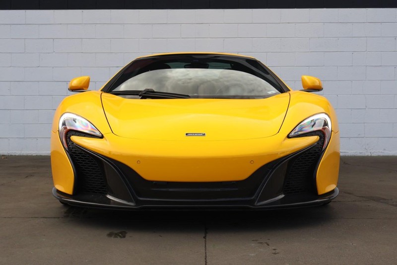Mclaren 650S Vehicle Full-screen Gallery Image 03