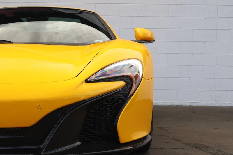 Mclaren 650S Vehicle Full-screen Gallery Image 04