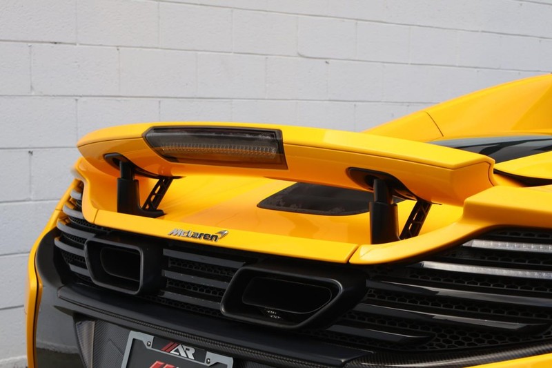 Mclaren 650S Vehicle Full-screen Gallery Image 07