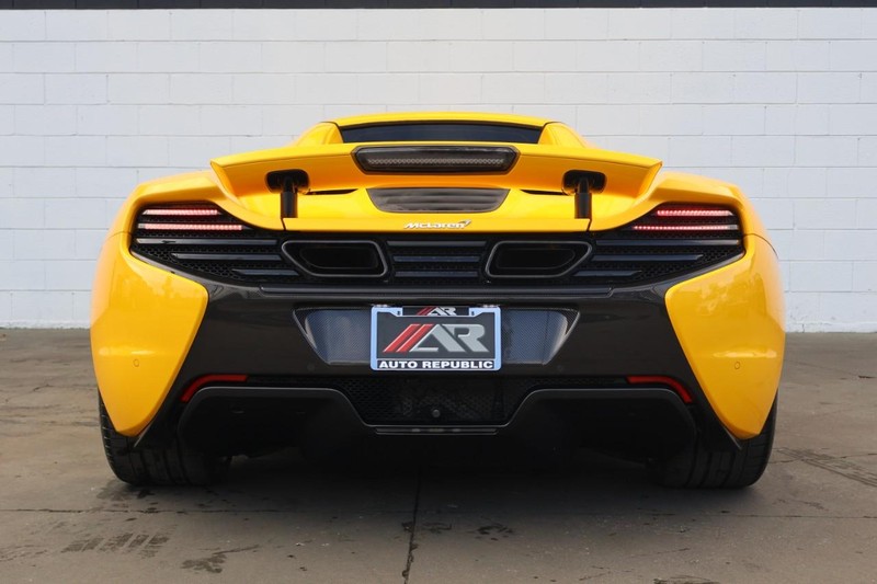 Mclaren 650S Vehicle Full-screen Gallery Image 08