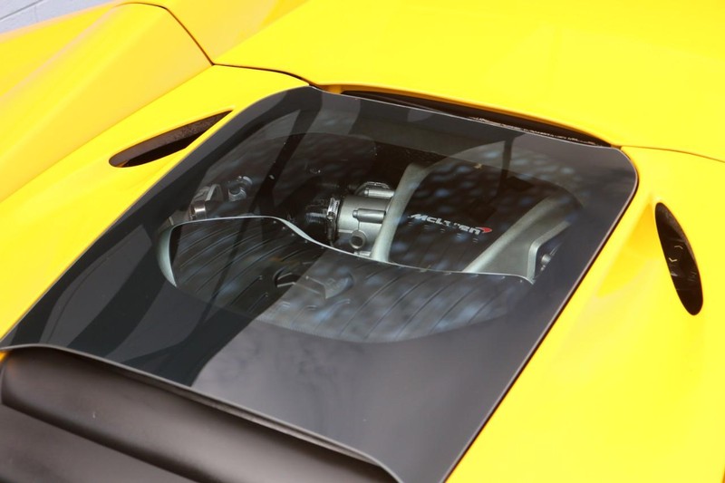 Mclaren 650S Vehicle Full-screen Gallery Image 10