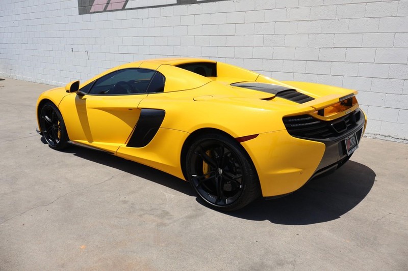 Mclaren 650S Vehicle Full-screen Gallery Image 12