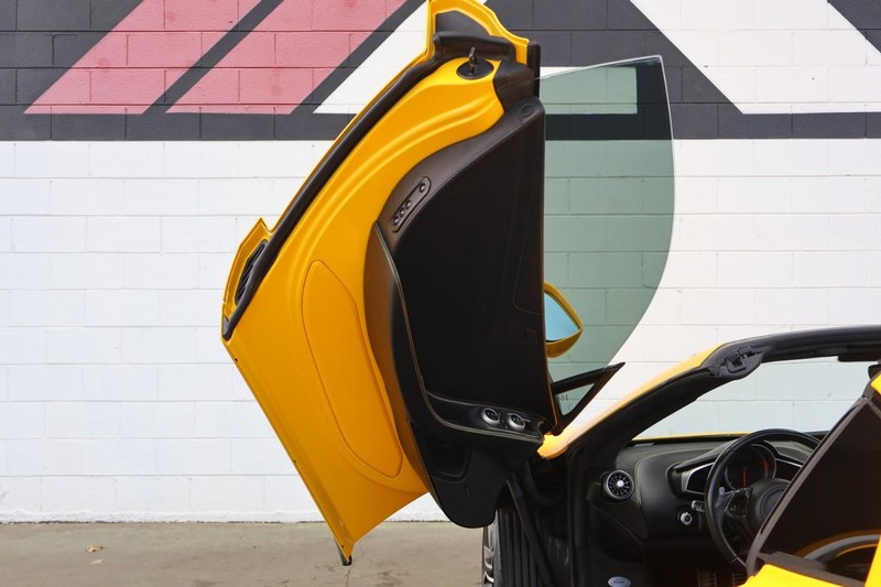 Mclaren 650S Vehicle Full-screen Gallery Image 25