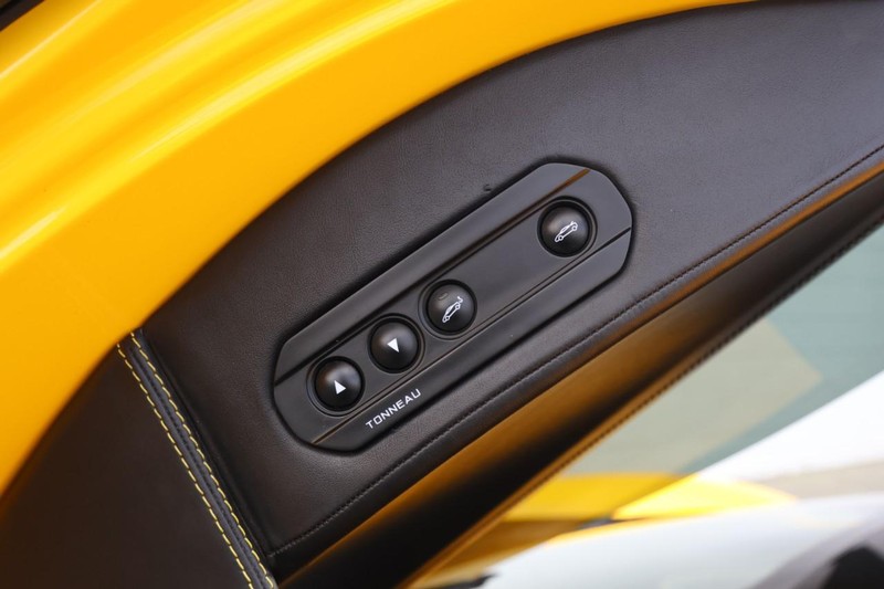 Mclaren 650S Vehicle Full-screen Gallery Image 26