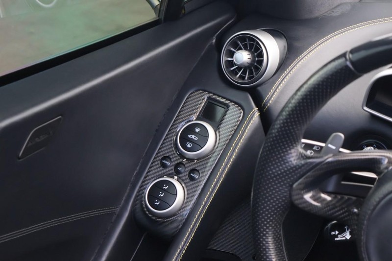 Mclaren 650S Vehicle Full-screen Gallery Image 27