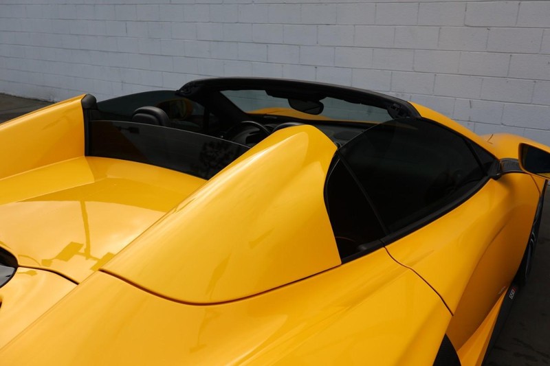 Mclaren 650S Vehicle Full-screen Gallery Image 34