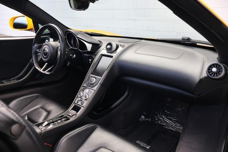 Mclaren 650S Vehicle Full-screen Gallery Image 35