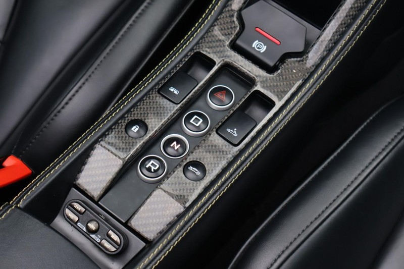 Mclaren 650S Vehicle Full-screen Gallery Image 48