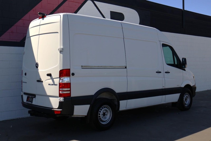 Mercedes-Benz Sprinter Cargo Vans Vehicle Full-screen Gallery Image 05
