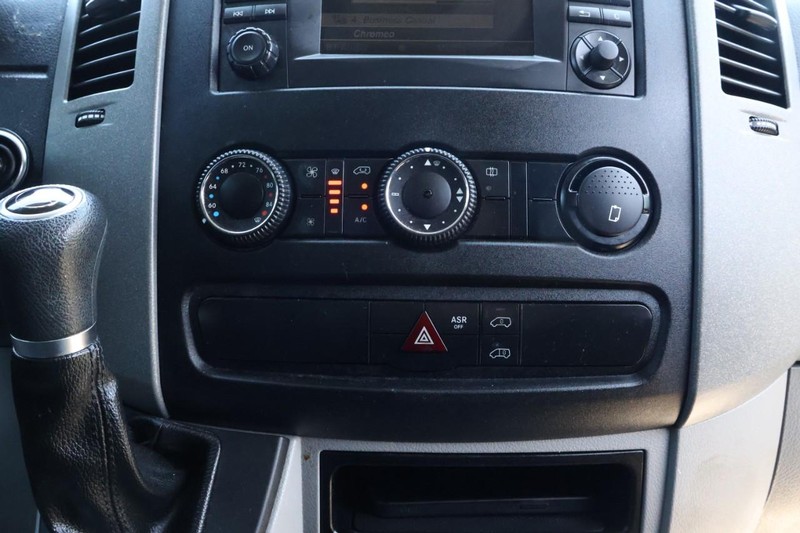 Mercedes-Benz Sprinter Cargo Vans Vehicle Full-screen Gallery Image 30