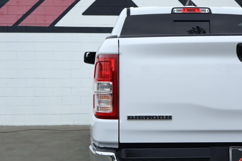 Ram 1500 Vehicle Full-screen Gallery Image 09