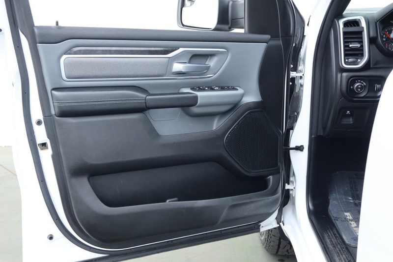 Ram 1500 Vehicle Full-screen Gallery Image 19