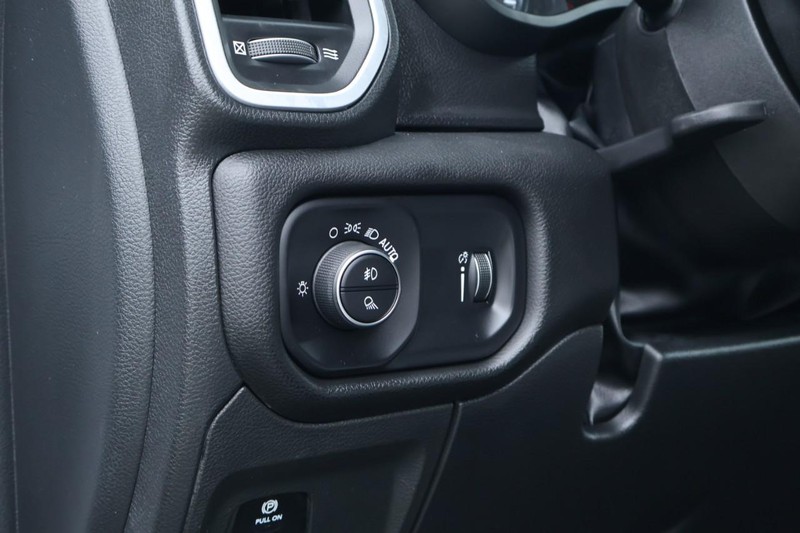 Ram 1500 Vehicle Full-screen Gallery Image 22