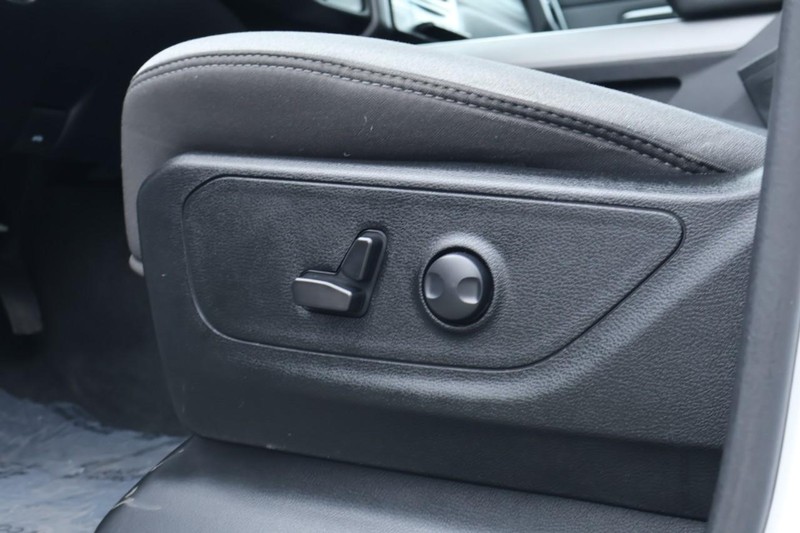 Ram 1500 Vehicle Full-screen Gallery Image 23