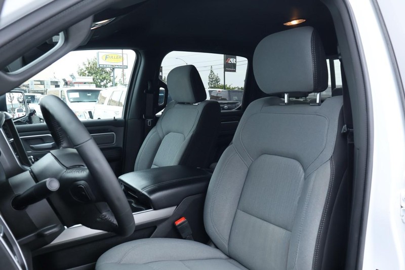 Ram 1500 Vehicle Full-screen Gallery Image 24