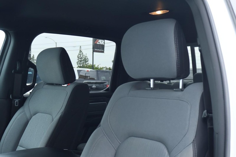 Ram 1500 Vehicle Full-screen Gallery Image 25