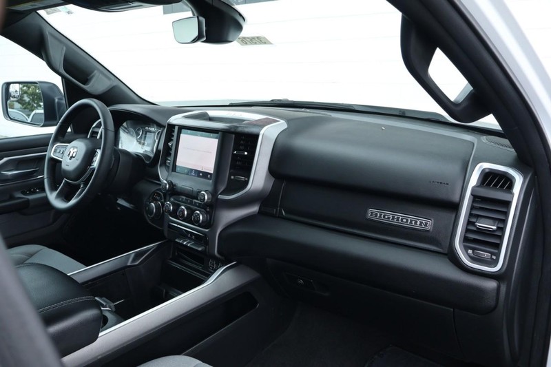 Ram 1500 Vehicle Full-screen Gallery Image 26