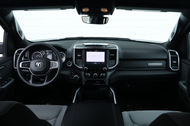 Ram 1500 Vehicle Full-screen Gallery Image 32