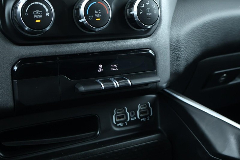 Ram 1500 Vehicle Full-screen Gallery Image 43