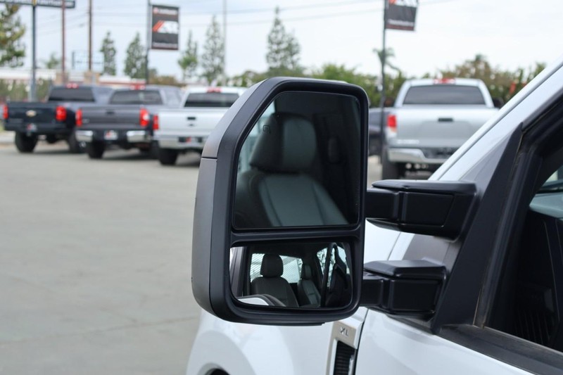 Ford Super Duty F-350 DRW Vehicle Full-screen Gallery Image 15