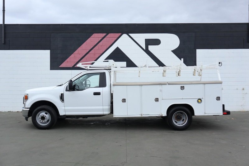 Ford Super Duty F-350 DRW Vehicle Full-screen Gallery Image 16