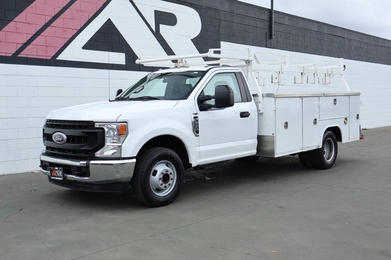 Ford Super Duty F-350 DRW Vehicle Full-screen Gallery Image 17