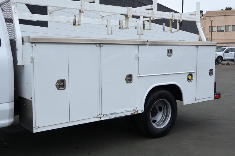 Ford Super Duty F-350 DRW Vehicle Full-screen Gallery Image 18