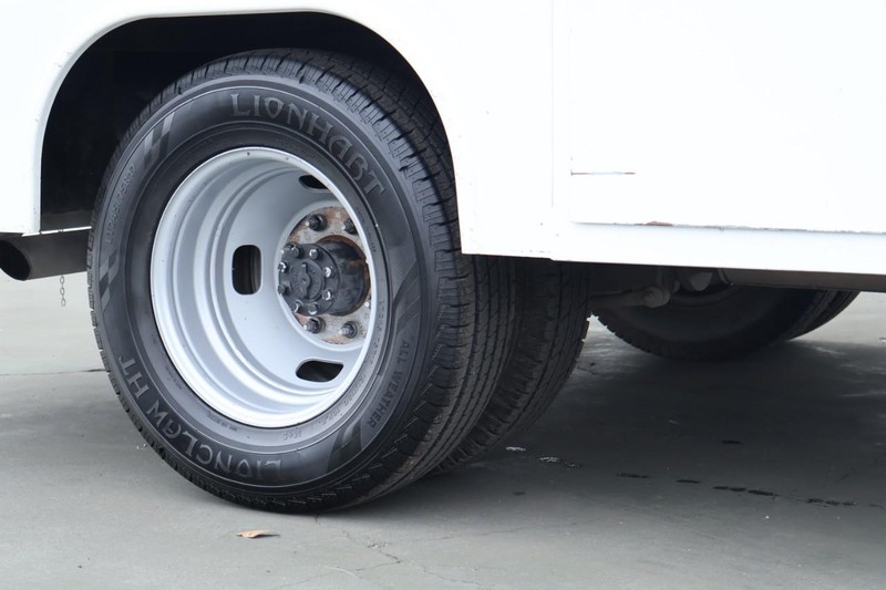 Ford Super Duty F-350 DRW Vehicle Full-screen Gallery Image 20