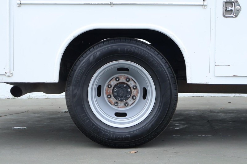 Ford Super Duty F-350 DRW Vehicle Full-screen Gallery Image 21