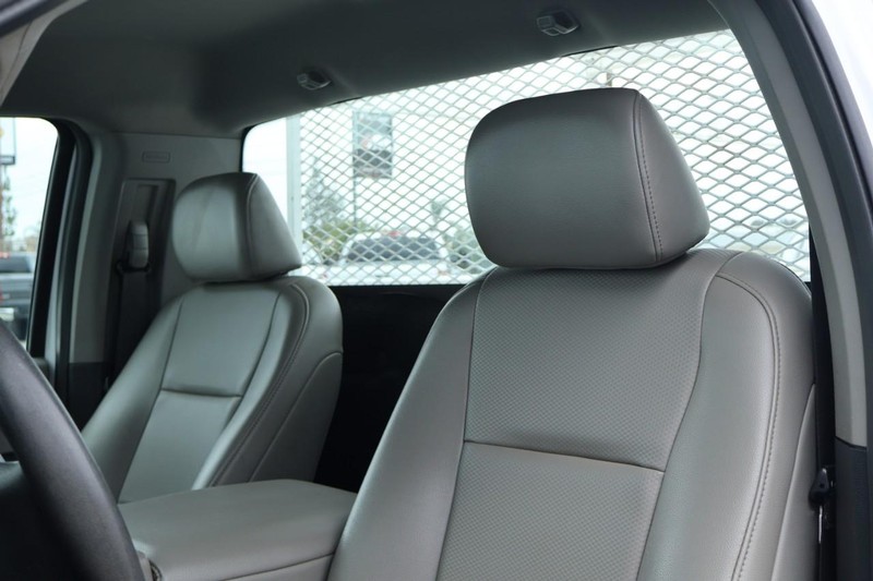 Ford Super Duty F-350 DRW Vehicle Full-screen Gallery Image 27